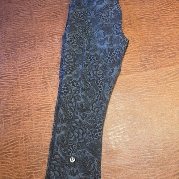 Lululemon 3/4 Leggings Size 6 - Picture 1 of 7